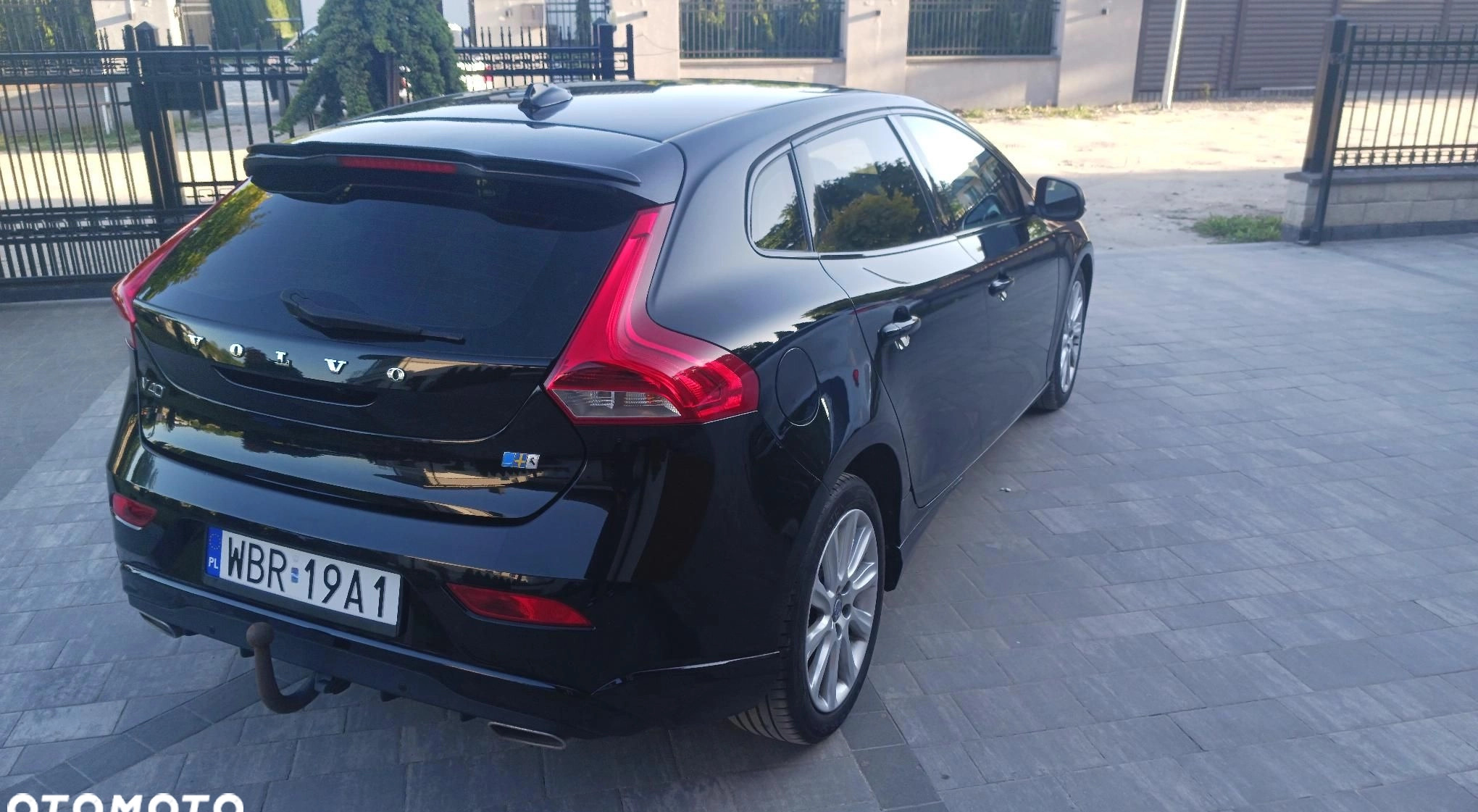 Volvo V40 cena 40200 przebieg: 111231, rok produkcji 2015 z Białobrzegi małe 154